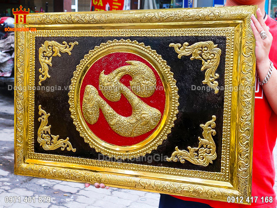 Nguyên liệu chế tác tranh chữ tâm mạ vàng là đồng tấm nhập khẩu